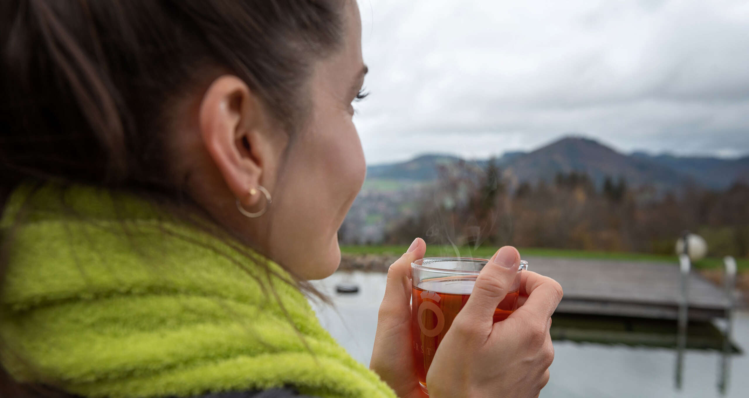 Tee mit Ausblick auf die Natur in Oberstaufen