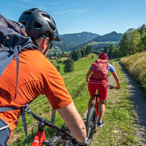 Unterwegs mit der Fahrrad im Allgäu durch Oberstaufen