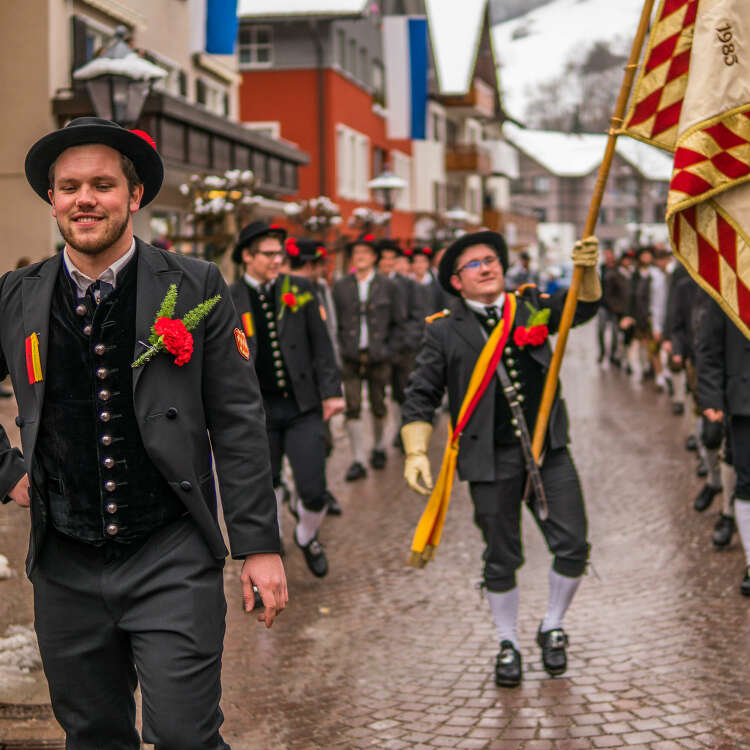 Traditioneller Umzug durch den Ort Oberstaufen am Faschingsdienstag