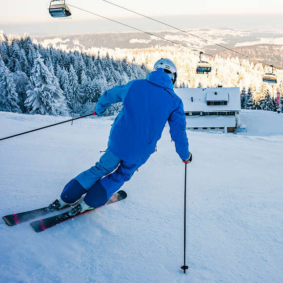 In den Skigebieten von Oberstaufen wird das Skifahren im Allgäu zum Genuss.