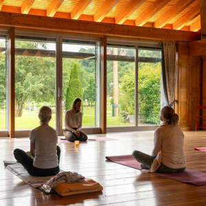 Yogastunde im Oberstaufen Park