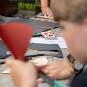 Geldbeutel basteln beim Workshop in Oberstaufen