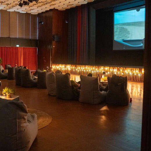 Gemütliche Atmosphäre beim Kino im Kurhaus in Oberstaufen