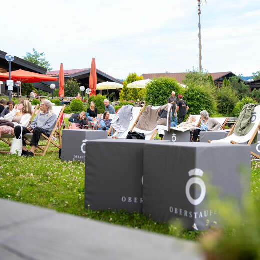 Gemütlicher Sommerabend im Allgäu bei einem Poetry Slam