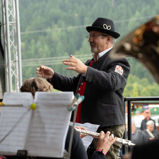 Der Dirigent der Musikkapelle Stiefenhofen.