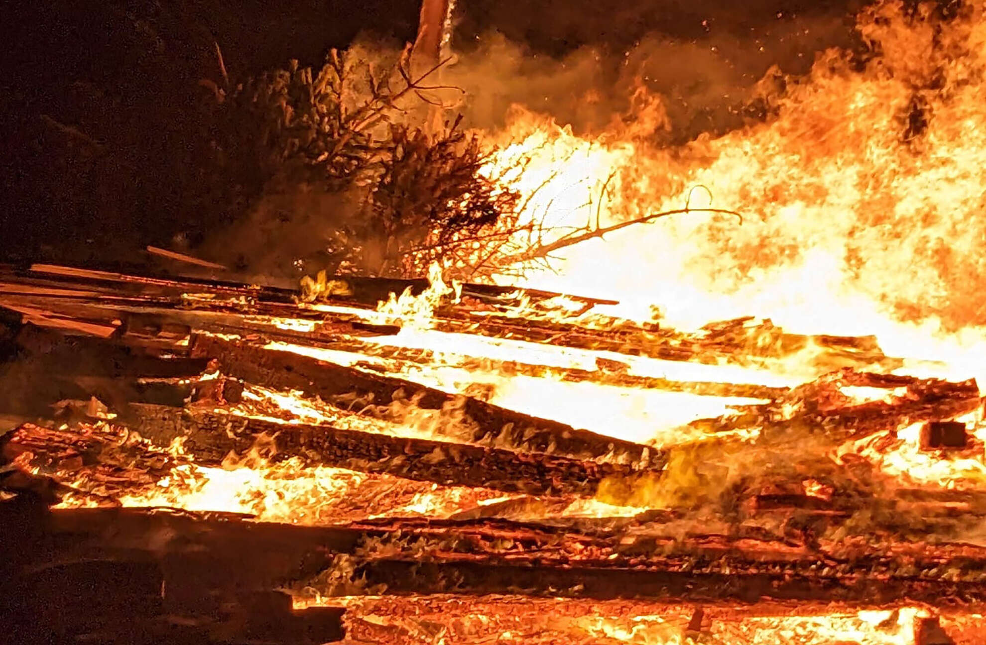 Funkenfeuer in Oberstaufen Das traditionelle Funkenfeuer ist ein altes Brauchtumsfest im Allgäu.