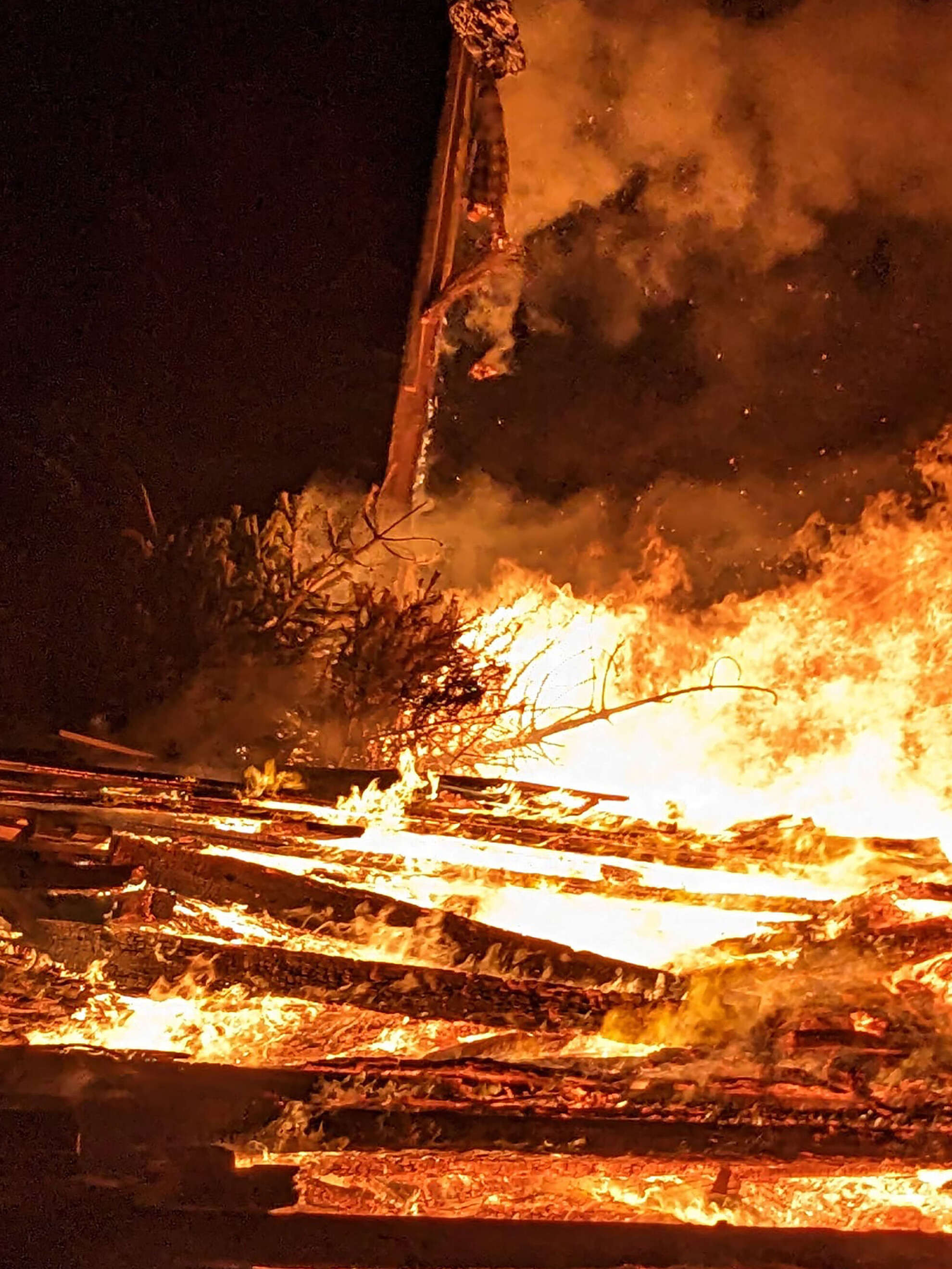 Das traditionelle Funkenfeuer ist ein altes Brauchtumsfest im Allgäu.