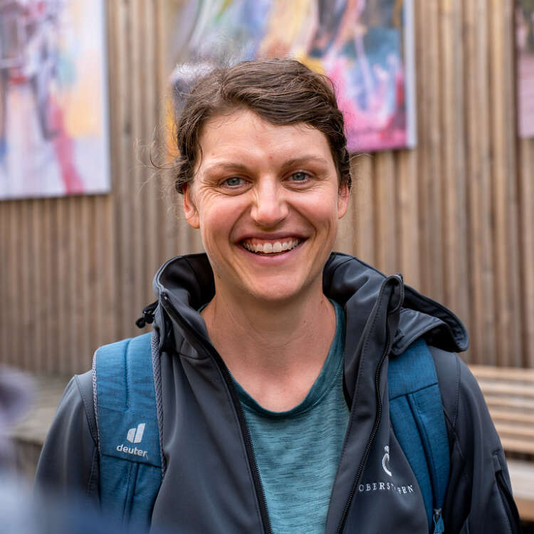 Wanderführerin Julia in Oberstaufen Ortsrunde durch die Ortsmitte