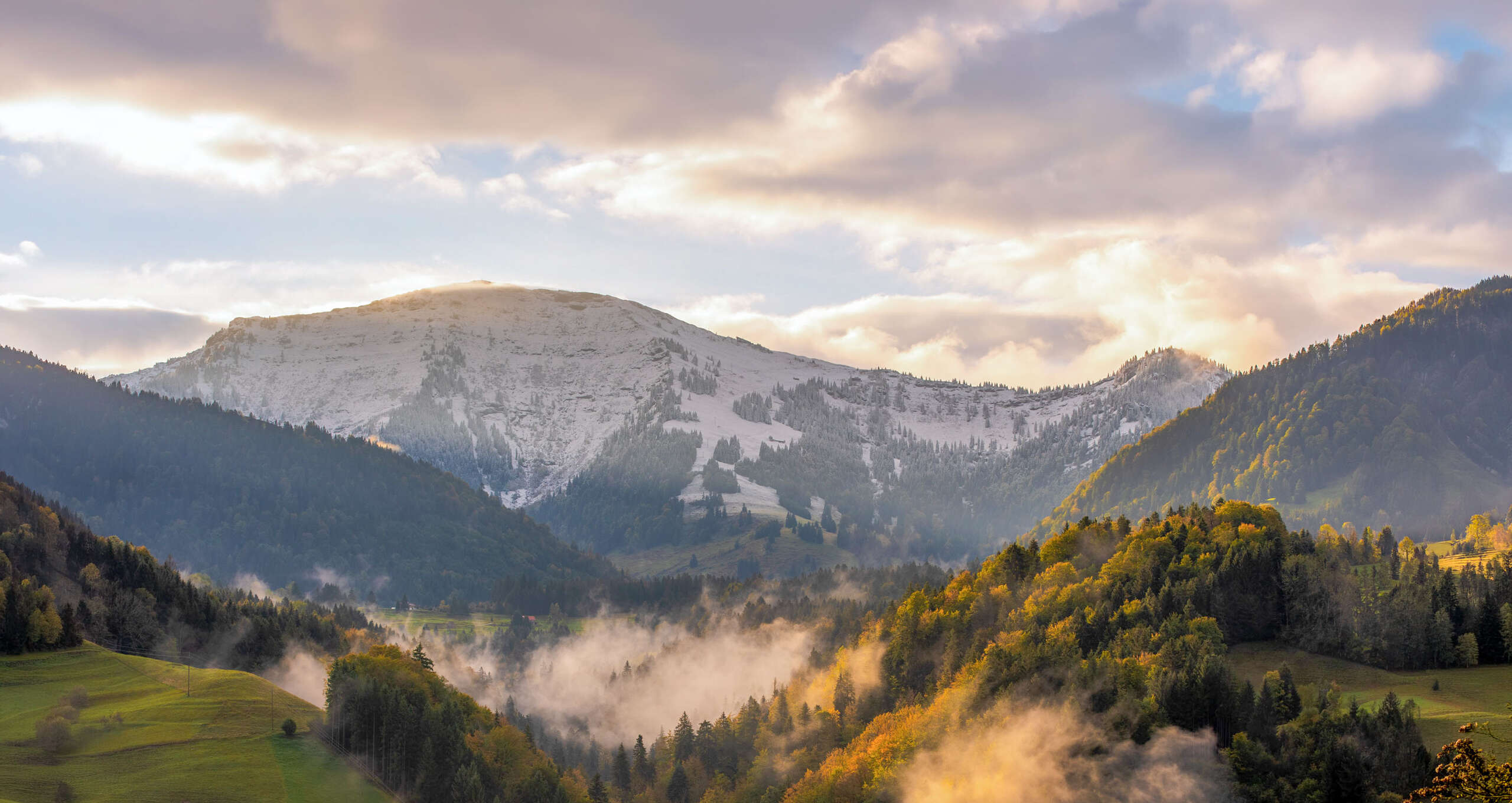 beschneiter Hochgrat im Herbst beschneiter Hochgrat im Herbst