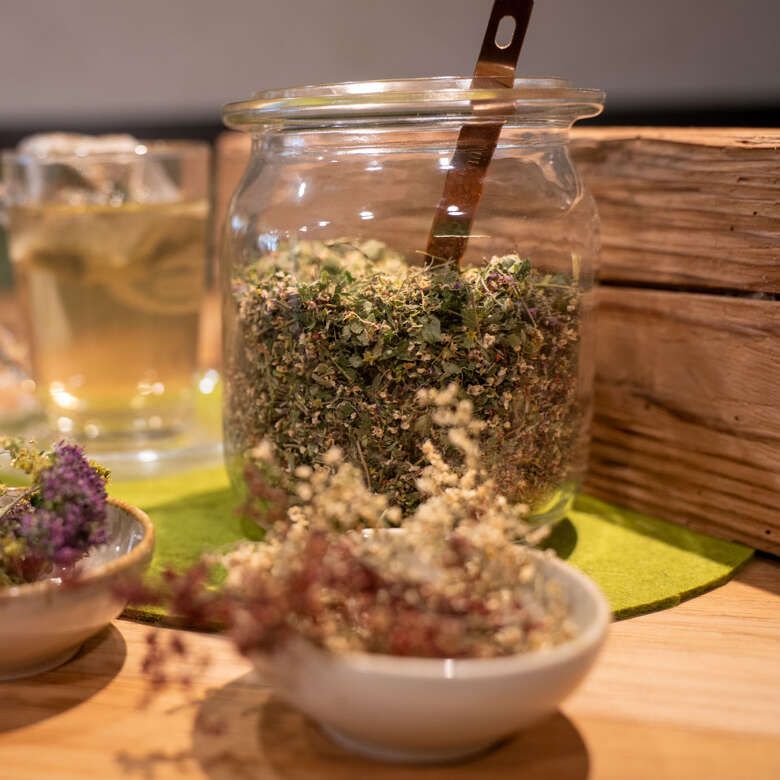 Allgäuer Kräuter mit getrockneten Kräutern.