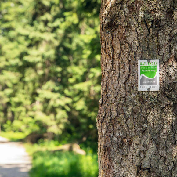 Ausschilderung des Premiumwanderwegs Alpenfreiheit