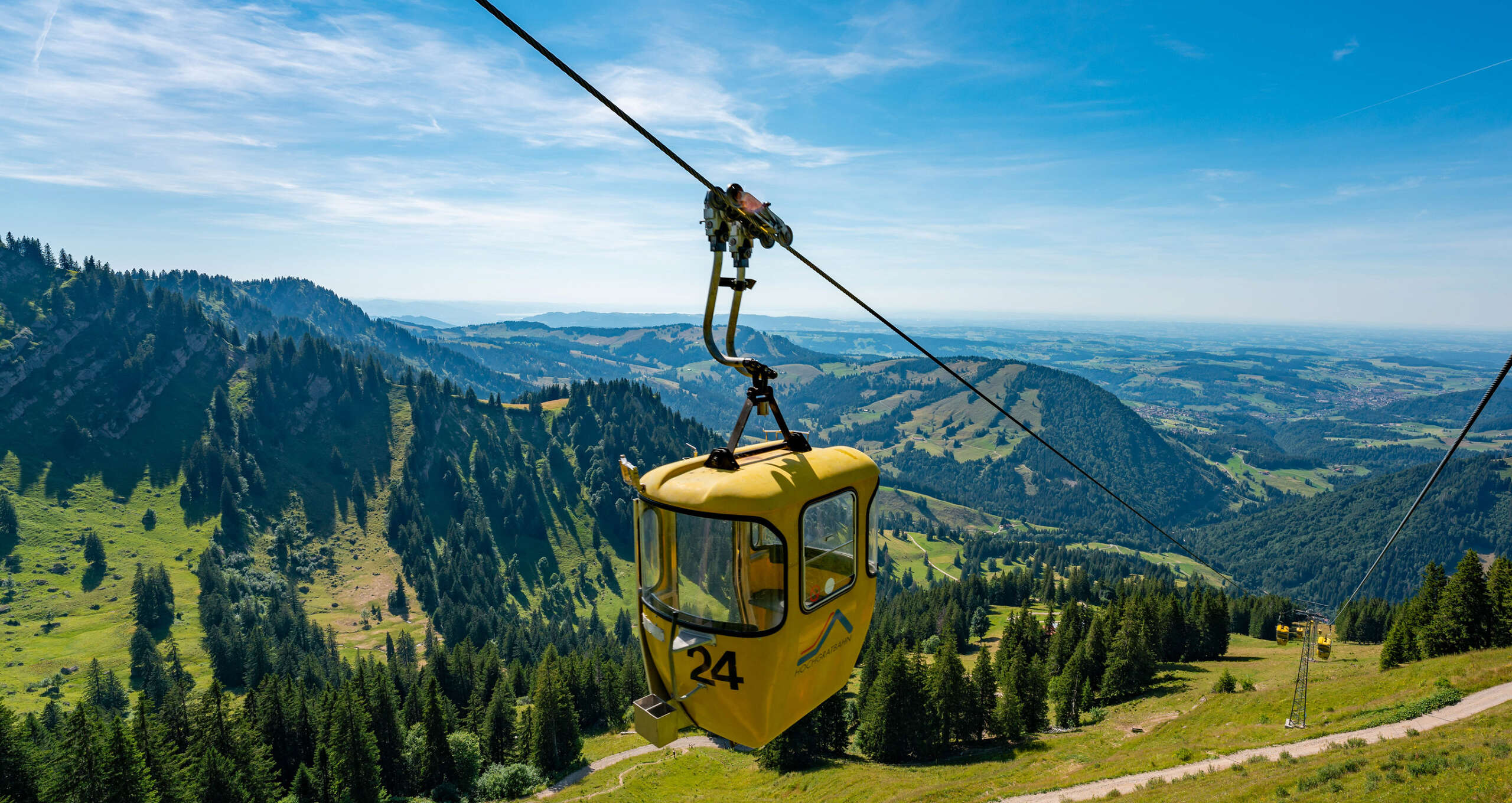 Hochgratbahn mit Panoramasicht über Oberstaufen und die Berge