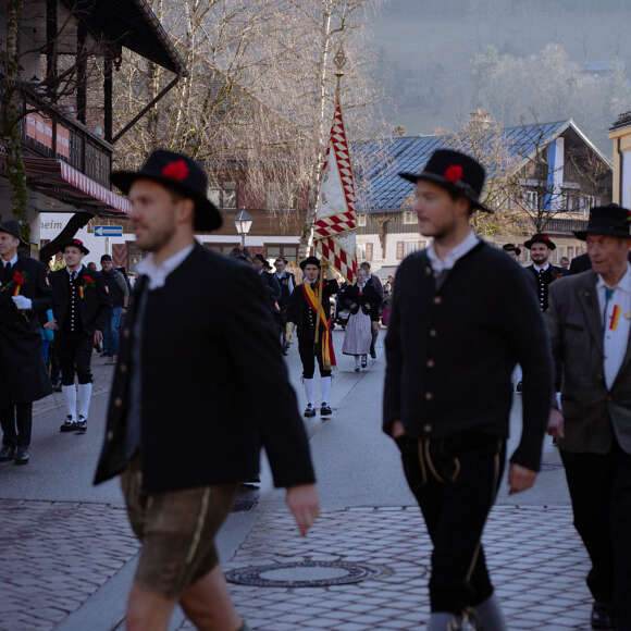 Die Vereine feiern den Fasnatziestag in Oberstaufen.