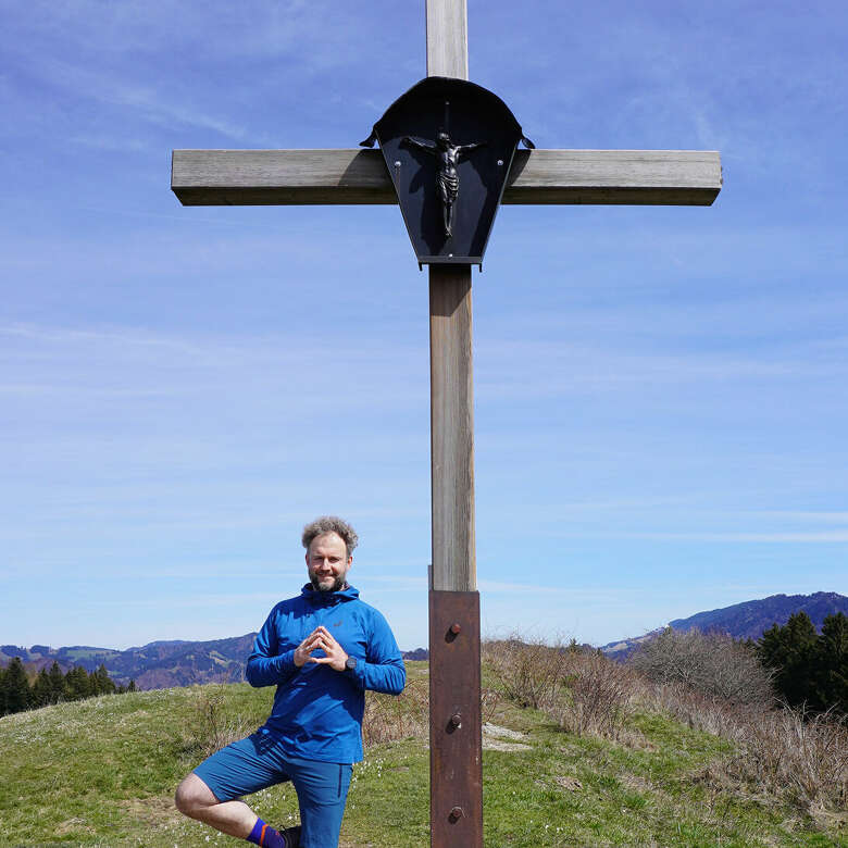 Yoga am Gipfelkreuz im Allgäu