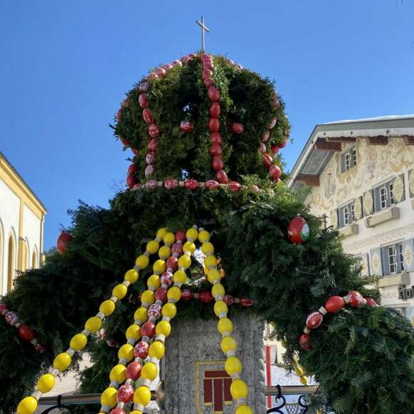 Osterbrunnen sind ein Tradition im Allgäu und auch in Oberstaufen jährlich gepflegt.