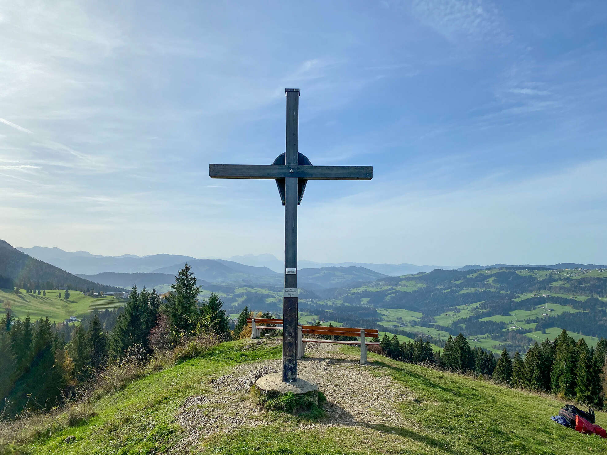 In Oberstaufen kannst Du die Aussicht in die Allgäuer Alpen genießen.