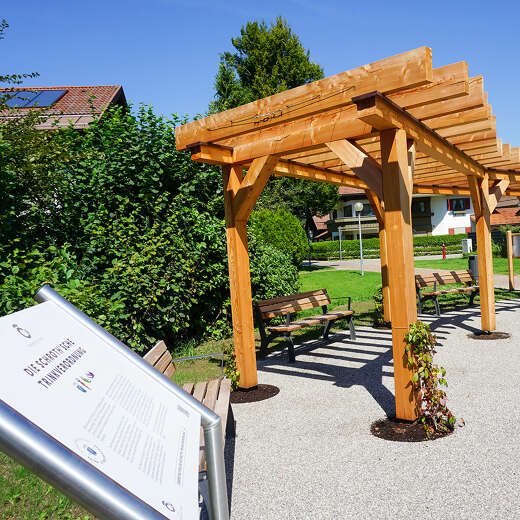Schattige Plätze und Trinkbrunnen im Johann-Schroth-Park