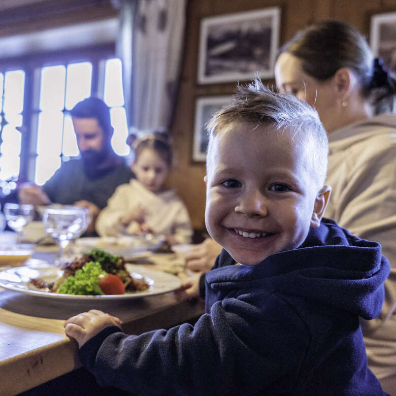 Familieneinkehr beim Wandern Familie bei ihrer Einkehr auf dem Imberghaus in Steibis