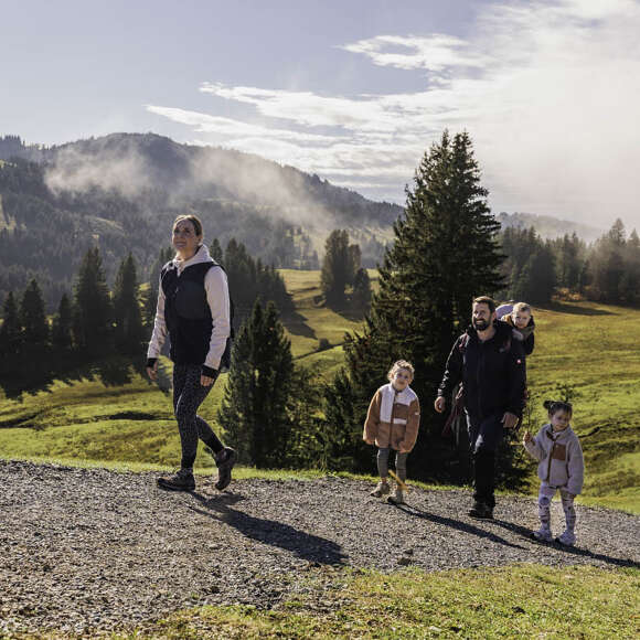 Familienwandern im Gebiet am Imberg bei Oberstaufen