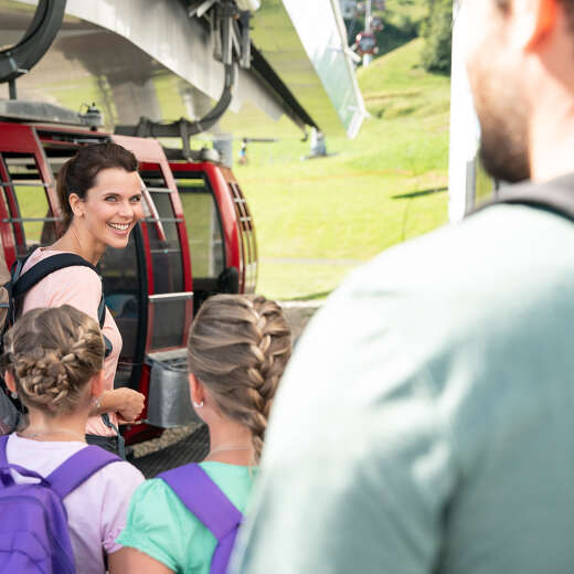 Mit den Bergbahnen in die Berge von Oberstaufen im Allgäu.