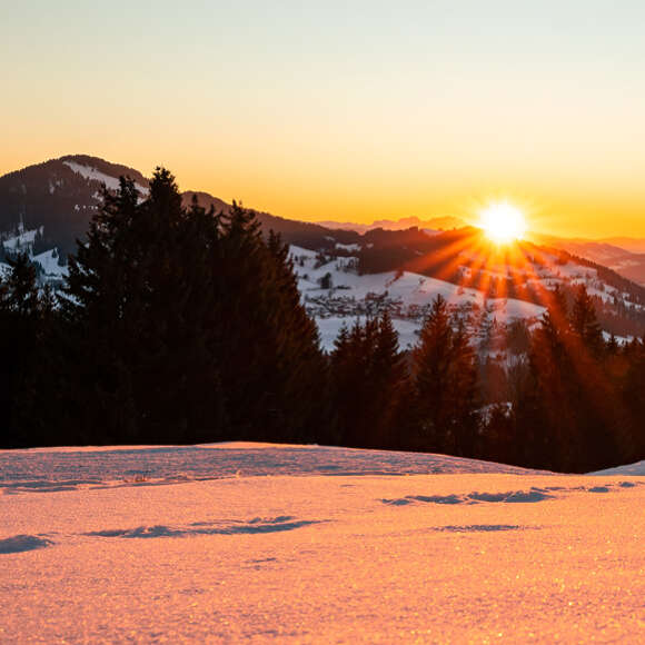 Sonnenuntergang im Winter am Hündle