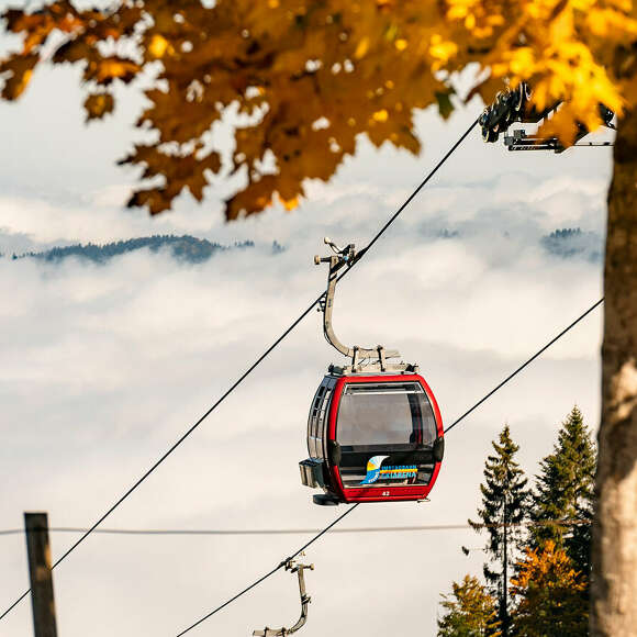 Imbergbahn im herbstlichen Nebelmeer.