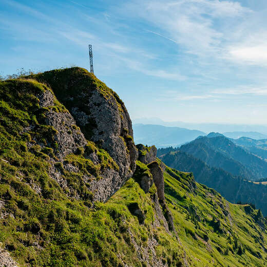 Berge und Gipfel der Allgäuer Alpen im Sommer in Oberstaufen.
