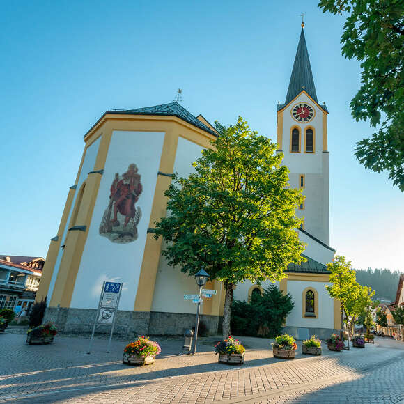 Kirchen und Kapellen finden sich rund um Oberstaufen. Das Allgäu ist geprägt von Kultur und Brauchtum.