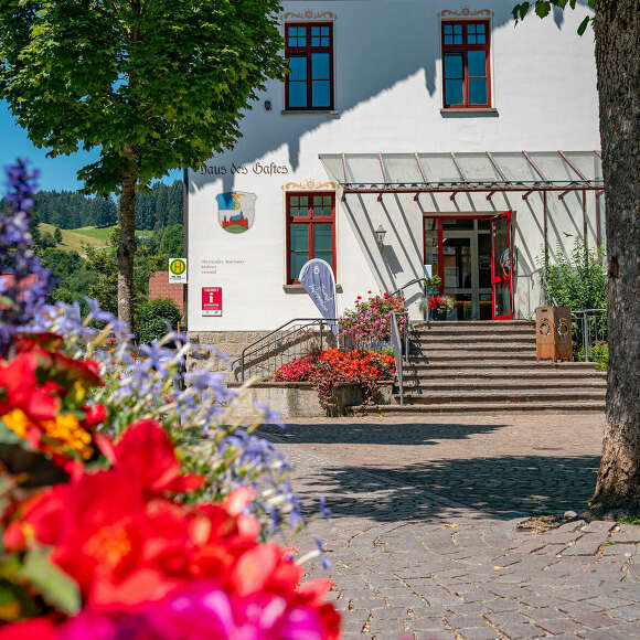 Haus des Gastes mit der Tourist Information in Oberstaufen