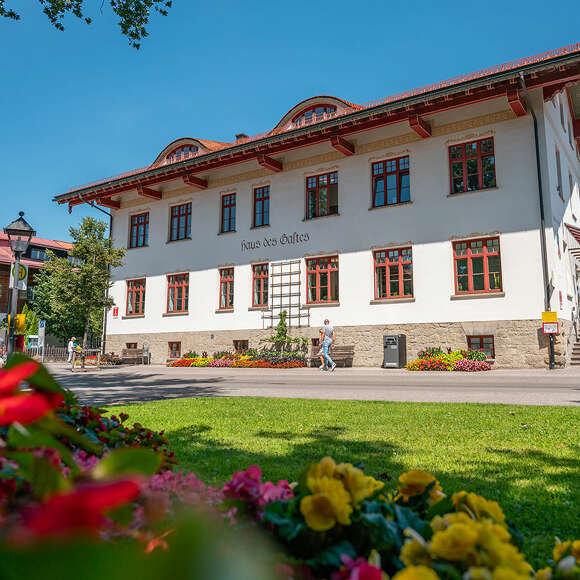 Haus des Gastes für den Tourismus in Oberstaufen im Allgäu