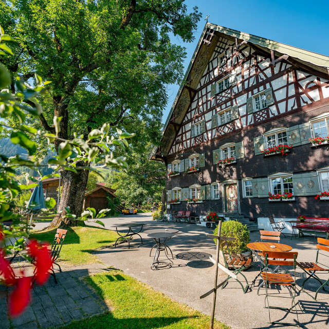 Allgäuer Biergarten im Sommer.