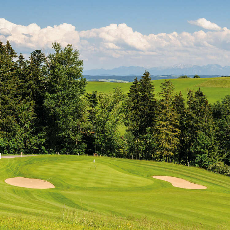 Golfplatz in Wiggensbach mit Blick auf die Allgäuer Alpen