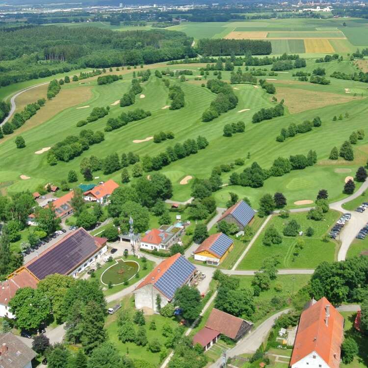 Blick aus der Luft auf das Gelände des Golfplatzes Memmingen