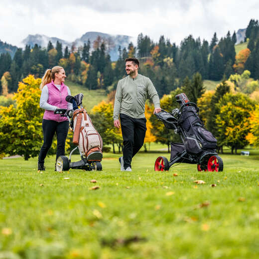 Golfen auf dem Golfplatz Steibis im Allgäuer Herbst