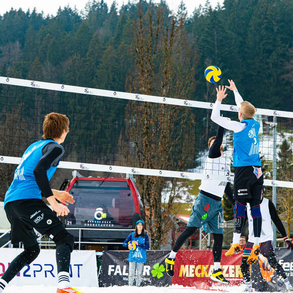 Snow-Volleyball Teams spielen um den Meistertitel in Oberstaufen