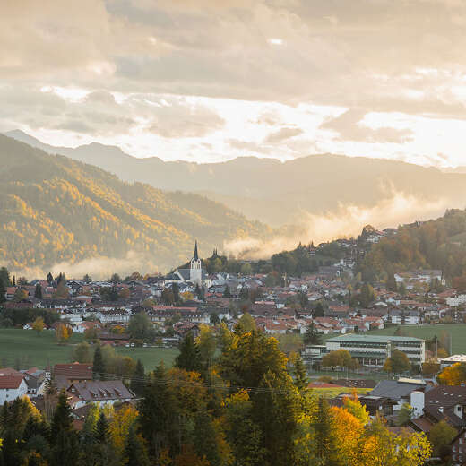 Ortansicht von Oberstaufen im Spätsommer