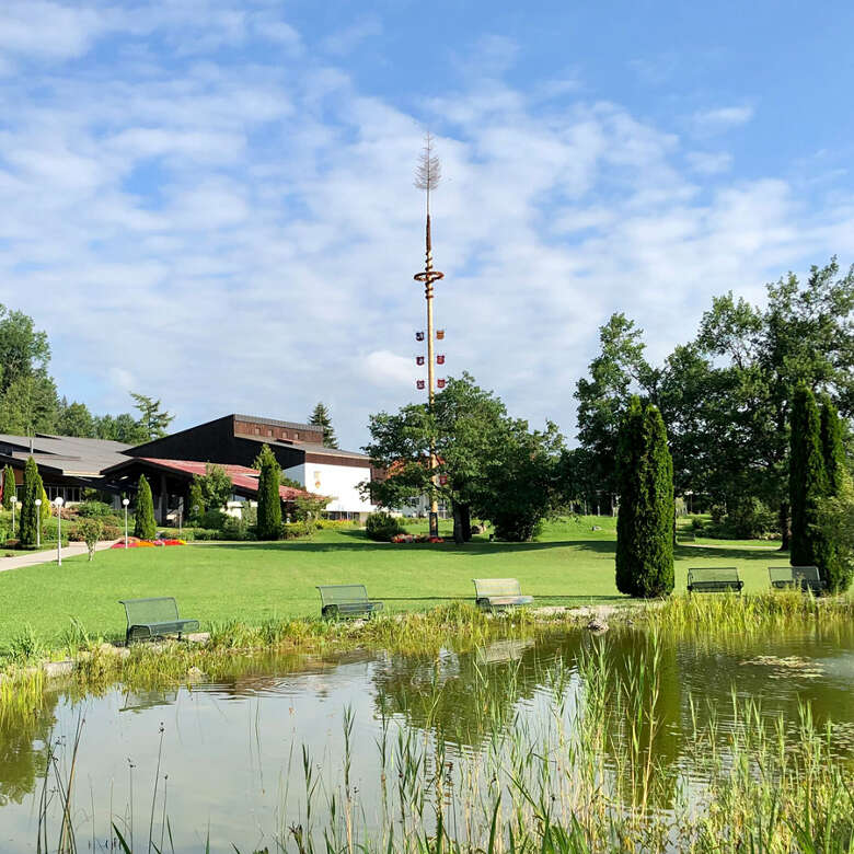 Maibaum in Oberstaufen im Allgäu.