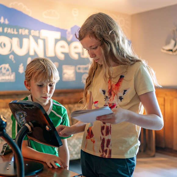 Kinder in der Mounteens-Zentrale am Hündle