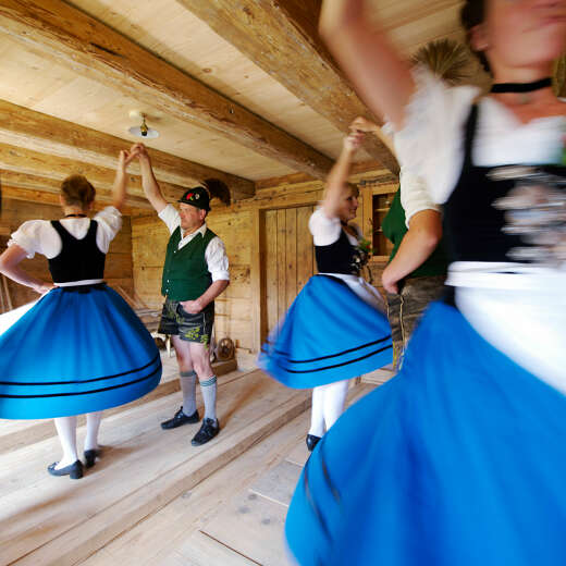Traditionelle Tanzgruppe in Oberstaufen