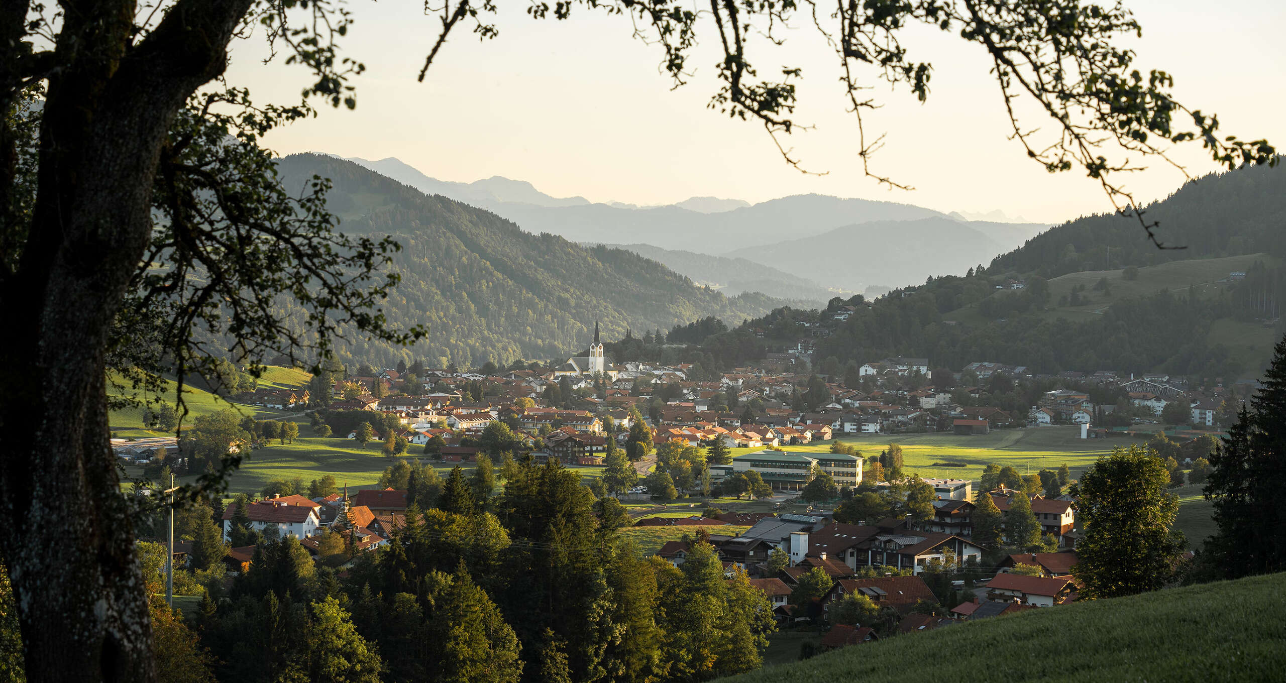 Ortsansicht von Oberstaufen im Spätsommer