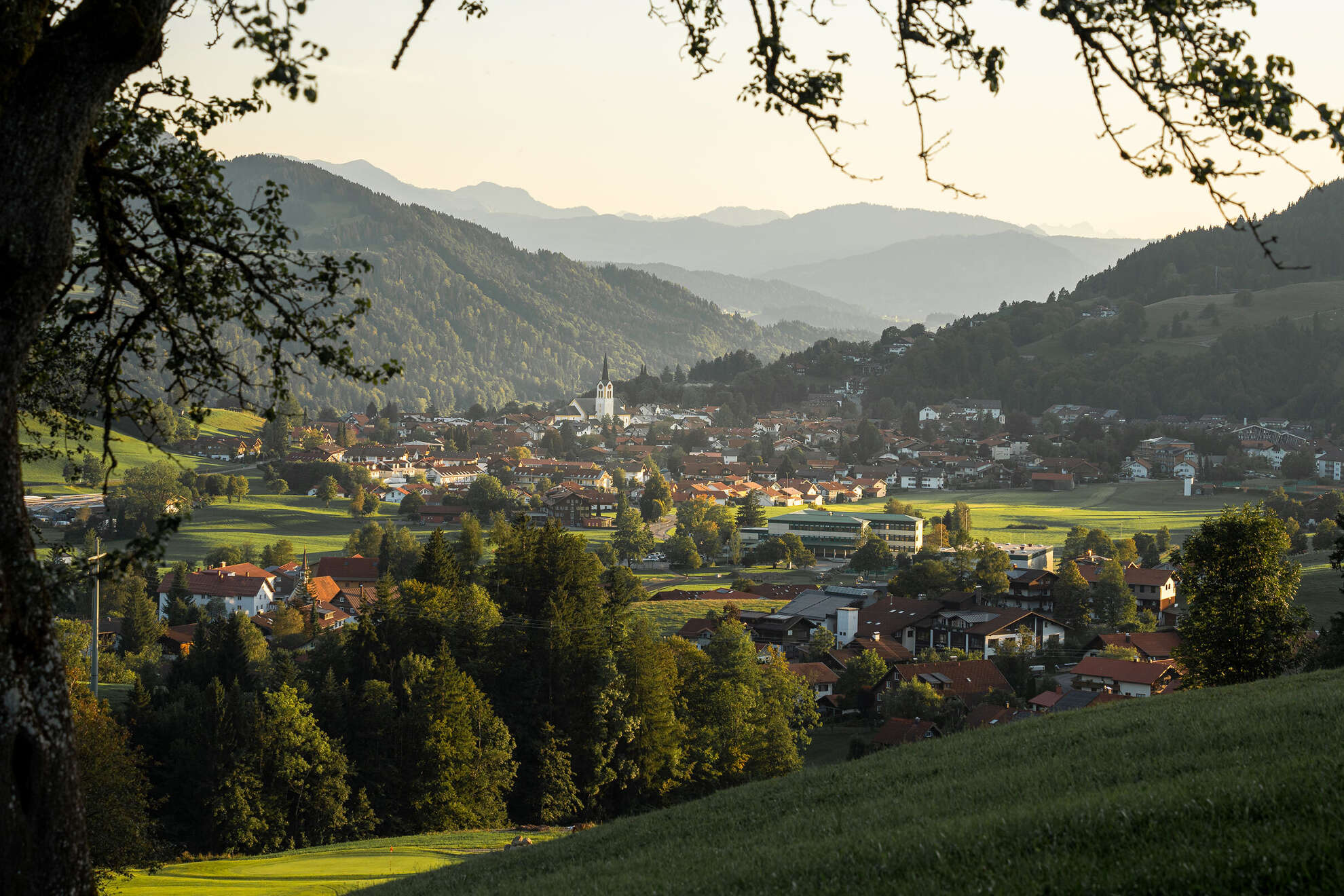 Ortsansicht im Spätsommer Ortsansicht von Oberstaufen im Spätsommer