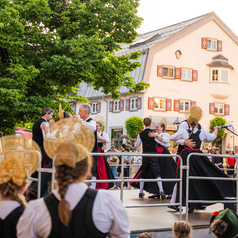 Auftritt der Volkstanzgruppe zu den Huimatwochen