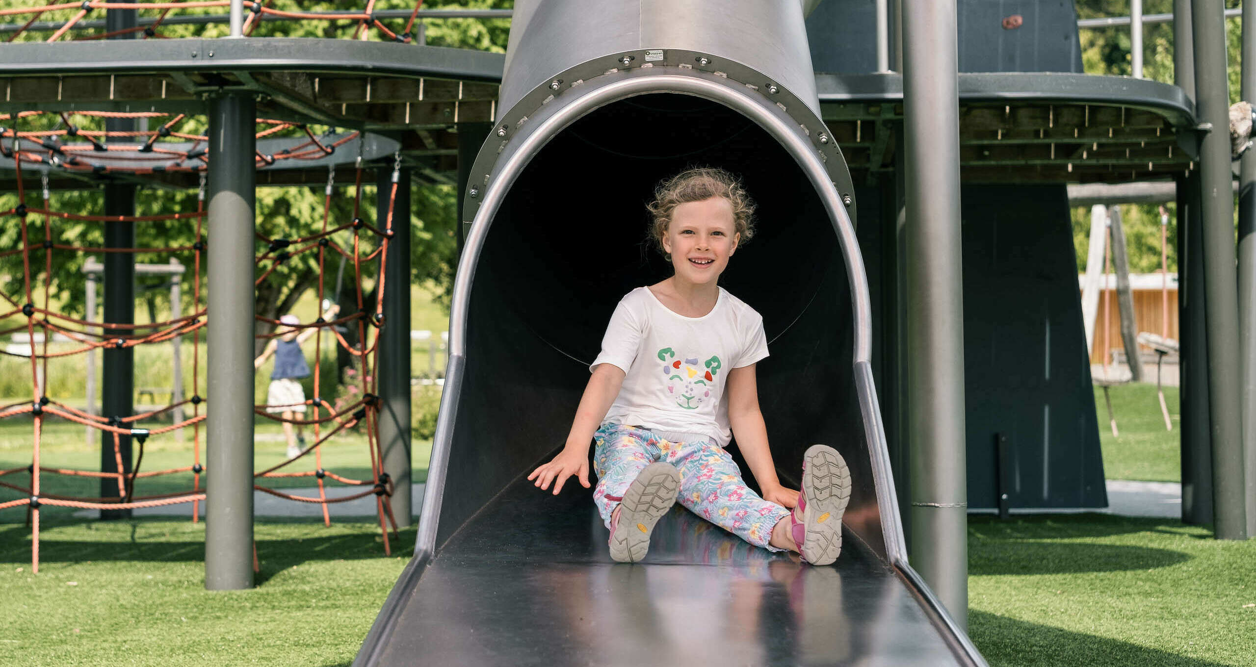 Spielplätze zum Austoben mit Rutsche, Klettergerüst und Seilbahn im Oberstaufen Park