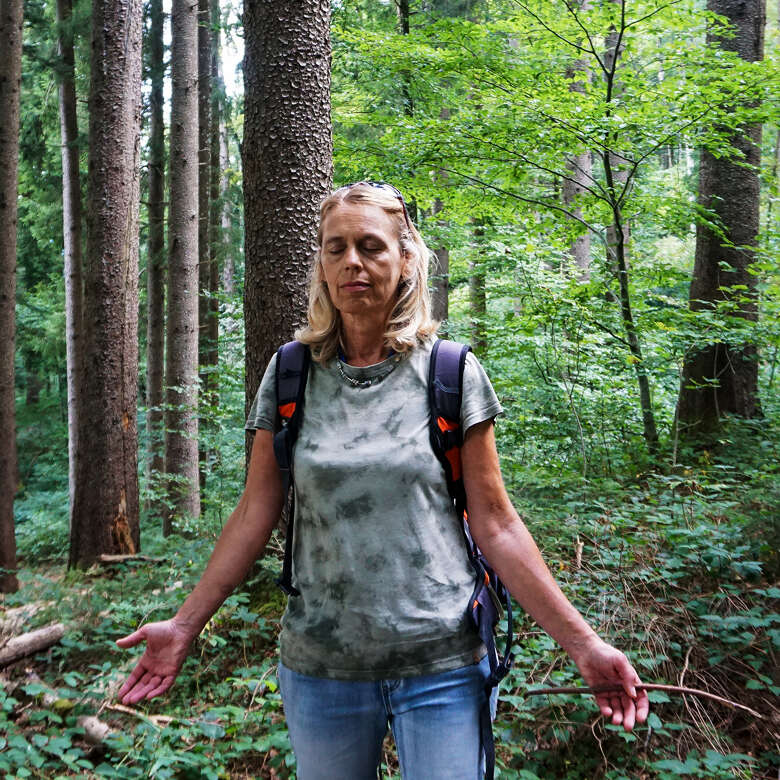 Stress aufbauen und Glück abbauen beim Waldbaden in Oberstaufen