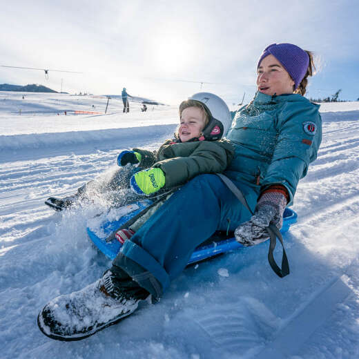 Rodelfahrt auf den Abfahrten in Sinswang bei Oberstaufen