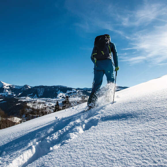 Unterwegs auch Schneeschuhen mit Blick auf den Hochgrat