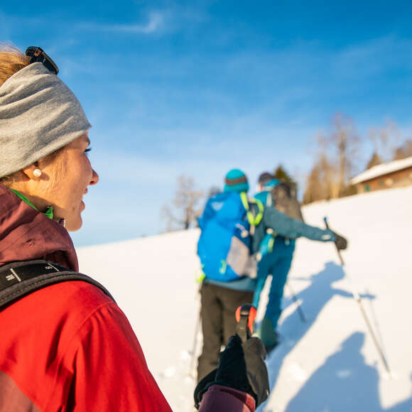 Beim Schneeschuhwandern am Hochgrat taucht man in den Winter im Allgäu ein. Oberstaufen ist der ideale Ausgangspunkt für die nächste Wanderung mit den Schneeschuhen im Urlaub.