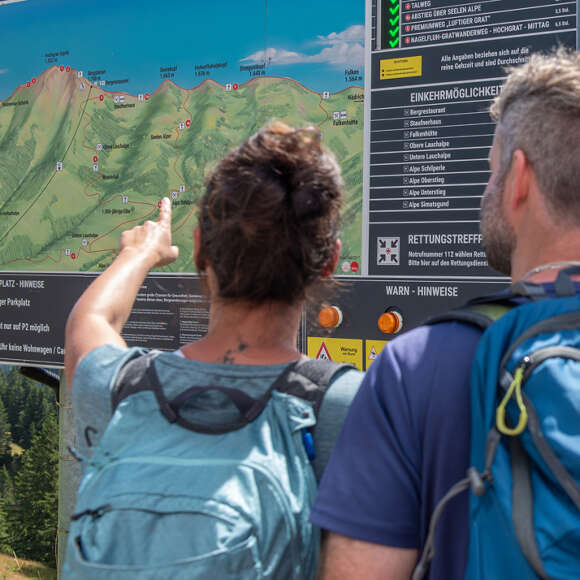 Unterwegs auf vielfältigen Touren in den Bergen von Oberstaufen im Allgäu.