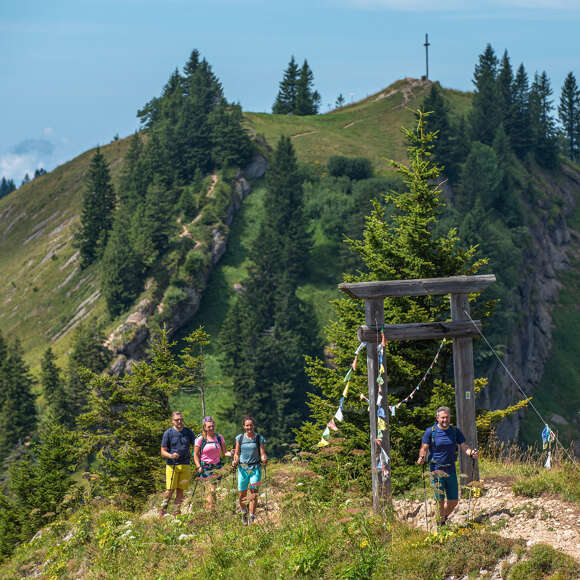 Wandern auf dem Premiumweg Luftiger Grat über die Porta Alpinae.