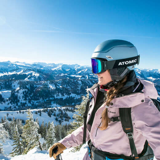 Skifahren im Allgäu mit Bergpanorama von Oberstaufen.